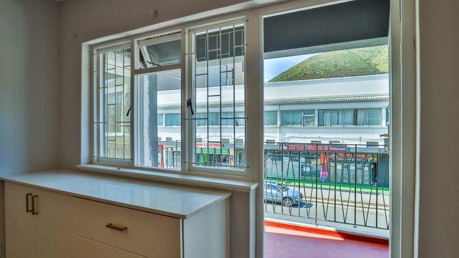 To Let 1 Bedroom Property for Rent in Sea Point Western Cape